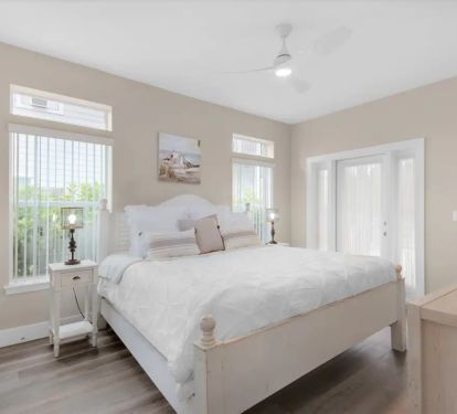 Sunkissed-16 1st floor. Bed 1, photo 1. King suite with private full bath, private entrance and premium mattress.
