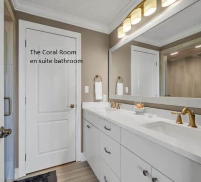 The Coral Room en suite bathroom  renteaglesperch.com