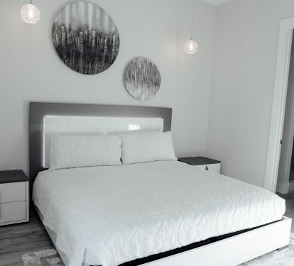 1st floor king bedroom 