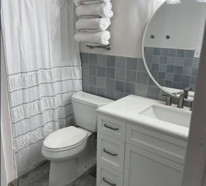 Guest Bathroom with Bathtub/Shower Combo