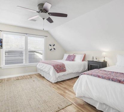 2 Queen/1 Double Bedroom
