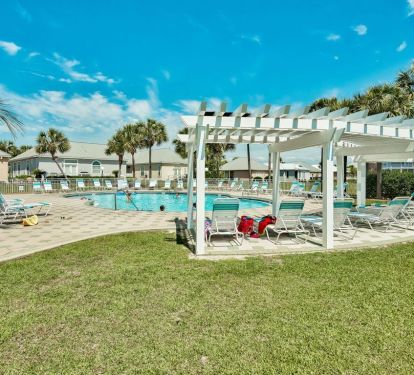 Maravilla Back Pool With Hot Tub And Barbecue Grills