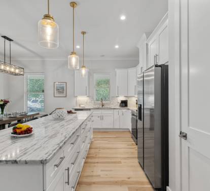 Spacious Kitchen Counter Tops