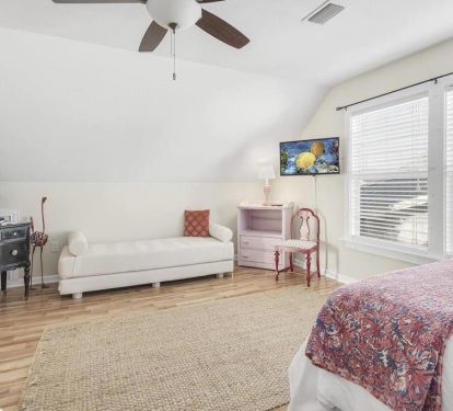 2 Queen/1 Double Bedroom