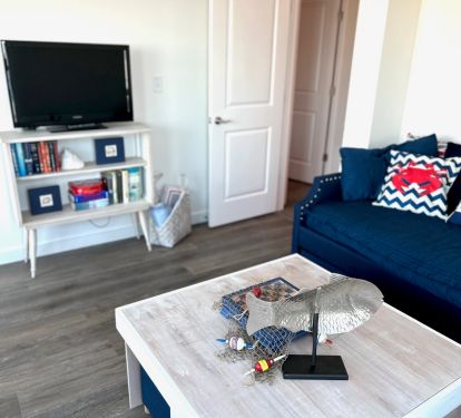 upstairs den with daybed with trundle