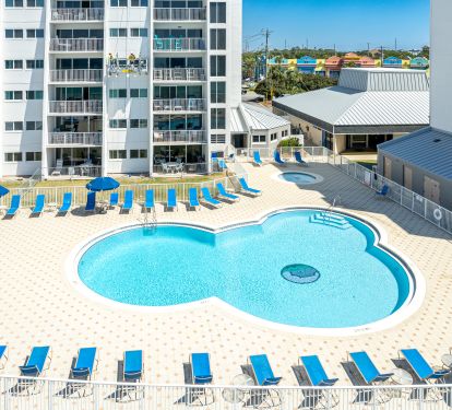Gulf Front community pool + kiddie pool