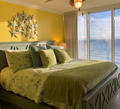 King Master w/pillow top mattress; daybed too; Lay in bed and enjoy the view