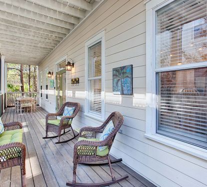 Lower Deck/Seating Area