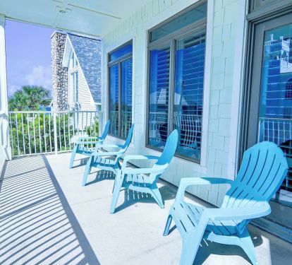 Spacious balcony on the second floor