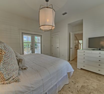 1st floor Master King Bedroom w/ new furniture and linens 4/21.