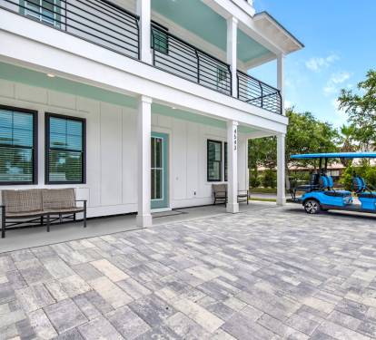Azure-6 Brand new (2023) construction includes 2023 six seater golf cart and 2 paddleboards. All free for Azure Guests.