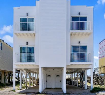 Street view. Private bedroom balconies! Cover and undercover parking!!