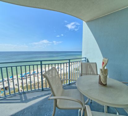 Table and 4 chairs for outdoor eating!