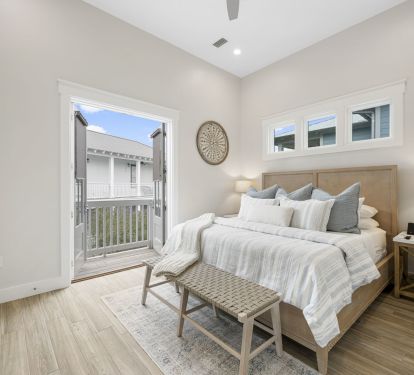 Luxury King Bed with Luxury Cotton Linens Juliet Balcony in King Bedroom