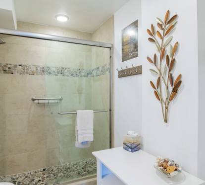 Main bath with walk in shower