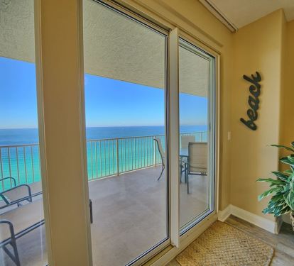 Master bedroom with direct access to the large balcony!