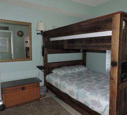 2nd Bedroom with Queen Size Bunk Bed