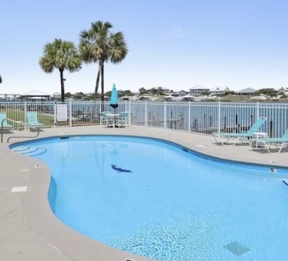 RELAX IN POOL &amp; ENJOY STUNNING VIEWS OF OLD RIVER 