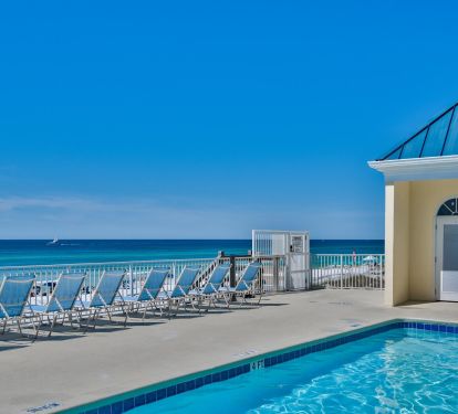 Pool directly on the beach