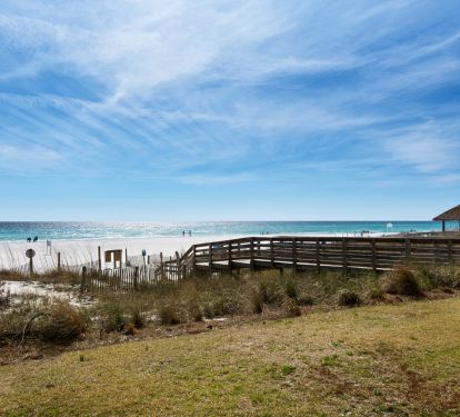 Only a few steps till your toes are in the sand!