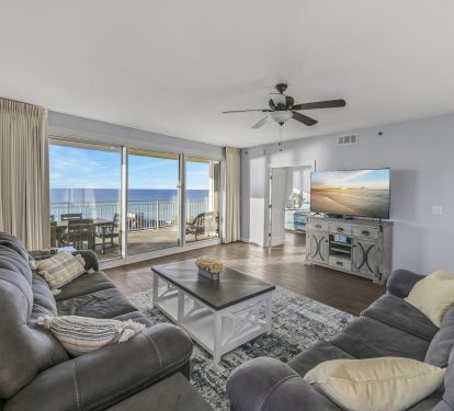 Large Living Room with awesome views. 65 flat screen Smart TV