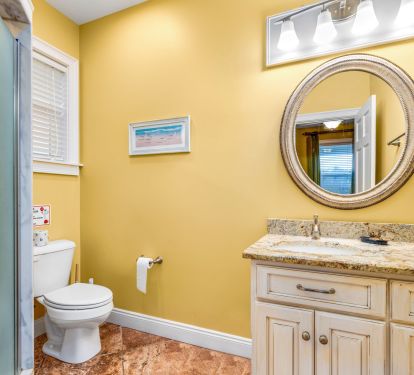 Queen Bathroom with Shower