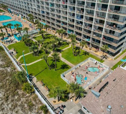 pools, hot tubs and close to everything, parking is ocean front as well