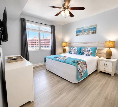 Beach views king suite bedroom with an en-suite.  Features a ceiling fan and a Roku TV 