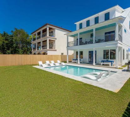 Mariner-8 No need to spend your vacation with strangers at the community pool. Mariner offers a private pool with spacious, fully fenced back yard.