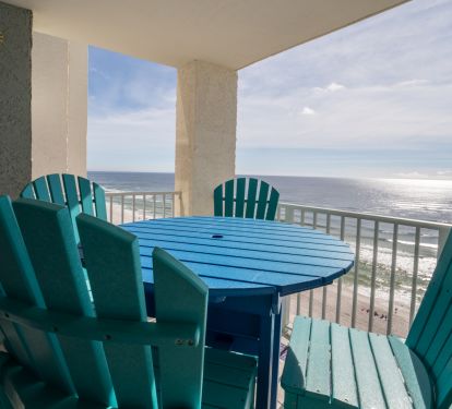 New bistro table w/4 chairs and awesome panoramic views