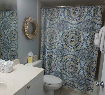 Twin Room bathroom shared with sofa area