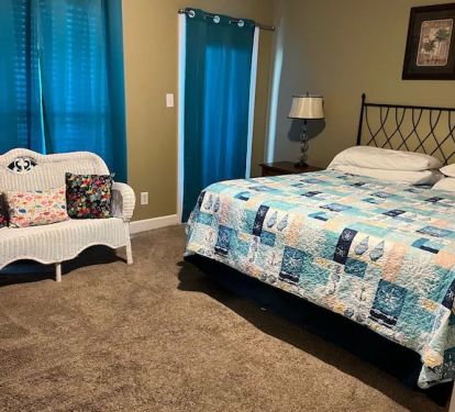 Master king brm upstairs w/ private bath,  private balcony facing beach &amp; pool 