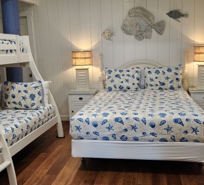 Beach level bedroom with queen and twin/full bunk