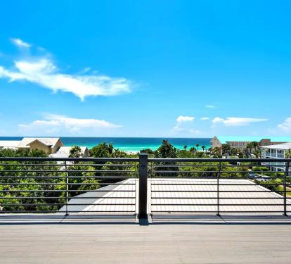 Vista-4 Stunning ocean views from Vista's 4th story rooftop deck.
