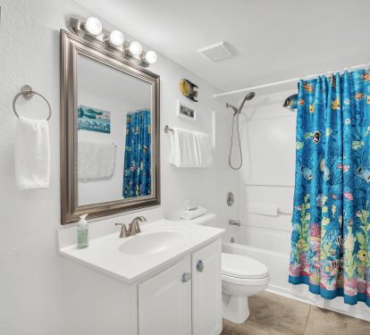 The second bathroom is next to the twin bedroom!