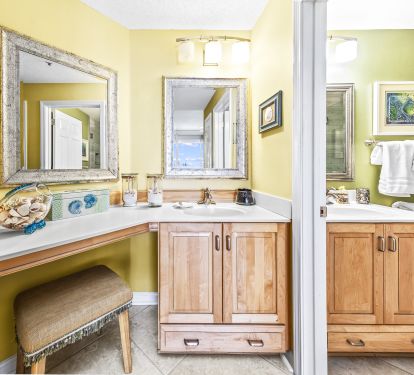 Large vanity area 