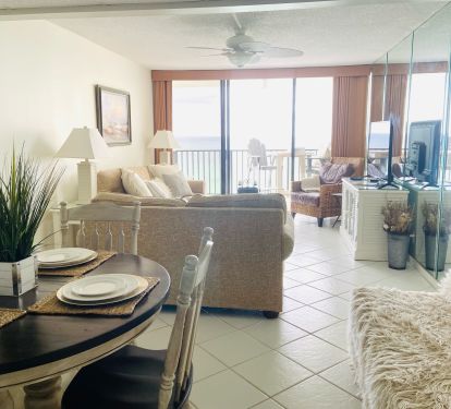 Large Living Area with Ocean View!