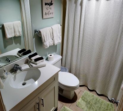 Full bath attached to guest bedroom.