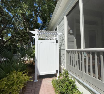 Enclosed hot/cold outdoor shower