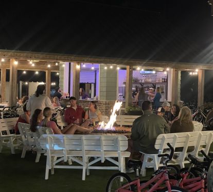 Walk to Peddler's Pavilion - nightly live music &amp; weekend farmer's markets