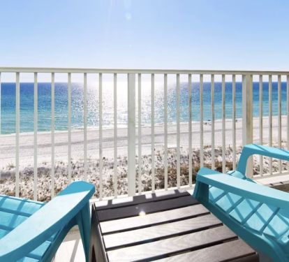 Gorgeous oceanfront views from the balcony!