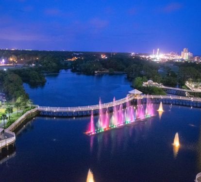 Water light show that dances with music every night 