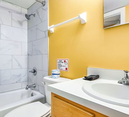 Queen bedroom bathroom