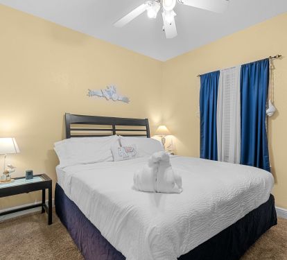 2nd bedroom with king bed