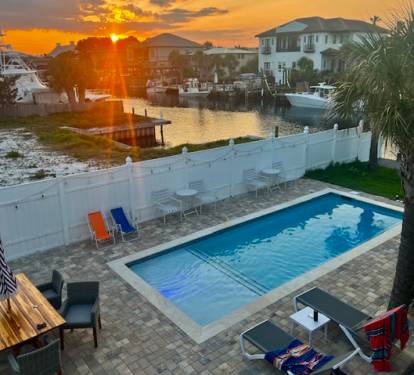 Yellowfin Boat House w/3 Boat Slips _3