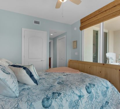 Guest bedroom, beautiful colors and nice wooden sleigh bed
