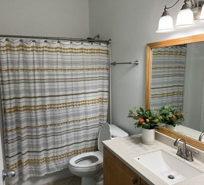 Full Bath that opens to bedroom and hall