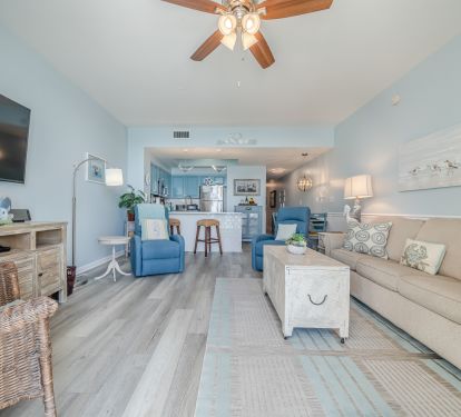 Seating for 6 &amp; coffee table w/ storage