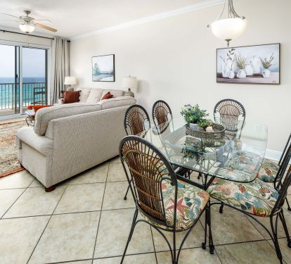With 6 chairs at the table and 4 seats at the bar, there's room for all! 