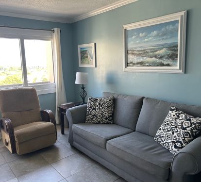 Livingroom with queen sofa sleeper